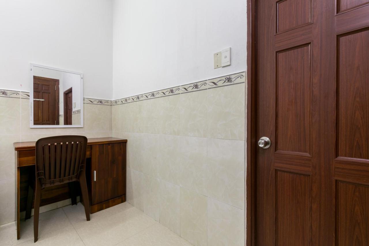 Oyo 372 Vy Ha Hotel Хошимин Экстерьер фото